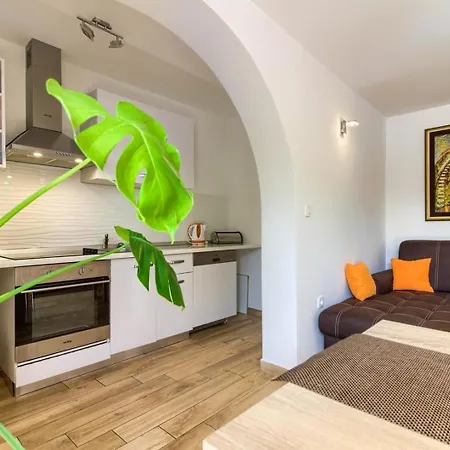 Mit Privatpool Fuer 8 Personen Ca 110 Qm In Valtura, Istrien Suedkueste Von Istrien * Valtura
