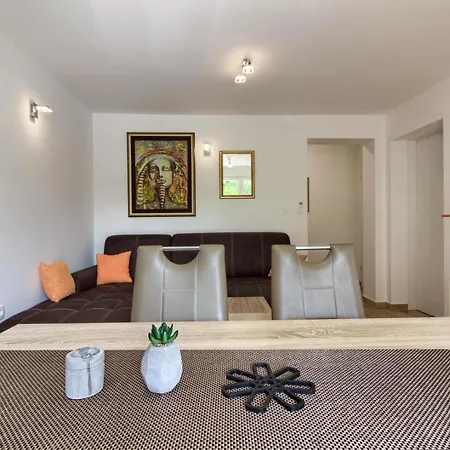 Holiday home Mit Privatpool Fuer 8 Personen Ca 110 Qm In Valtura, Istrien Suedkueste Von Istrien *