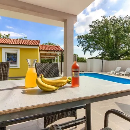 Holiday home Mit Privatpool Fuer 8 Personen Ca 110 Qm In Valtura, Istrien Suedkueste Von Istrien Valtura