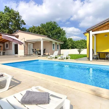 Mit Privatpool Fuer 8 Personen Ca 110 Qm In Valtura, Istrien Suedkueste Von Istrien