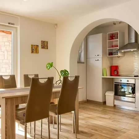 Holiday home Mit Privatpool Fuer 8 Personen Ca 110 Qm In Valtura, Istrien Suedkueste Von Istrien *