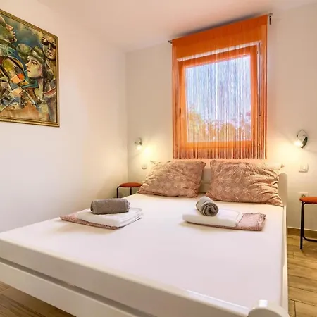 Mit Privatpool Fuer 8 Personen Ca 110 Qm In Valtura, Istrien Suedkueste Von Istrien *
