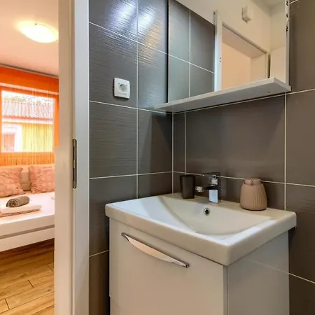 Mit Privatpool Fuer 8 Personen Ca 110 Qm In Valtura, Istrien Suedkueste Von Istrien * Valtura