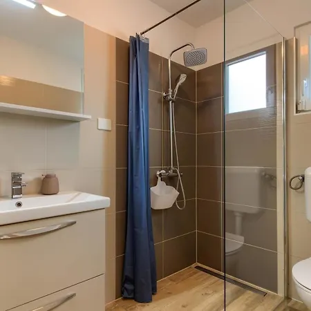 Mit Privatpool Fuer 8 Personen Ca 110 Qm In Valtura, Istrien Suedkueste Von Istrien *