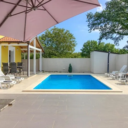Mit Privatpool Fuer 8 Personen Ca 110 Qm In Valtura, Istrien Suedkueste Von Istrien Holiday home Valtura